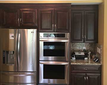 Traditional dark brown kitchen 
